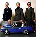 V.l.: Ferdinand Piëch, Ferdinand Alexander Porsche, Michel Piëch, vor ihnen ein Modell des 911 S 2,0 Targa, ca. 1969.